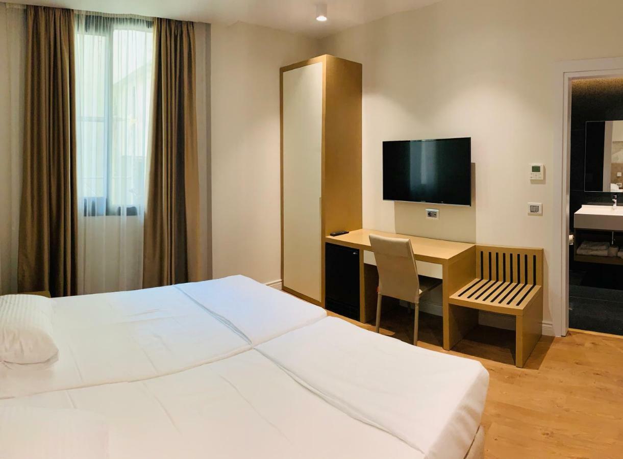 Marina Premium Hotel & Apartment Vlorë Eksteriør bilde